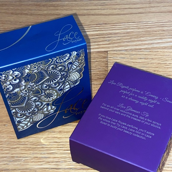 Lace Royale Perfume - Picture 6 of 8